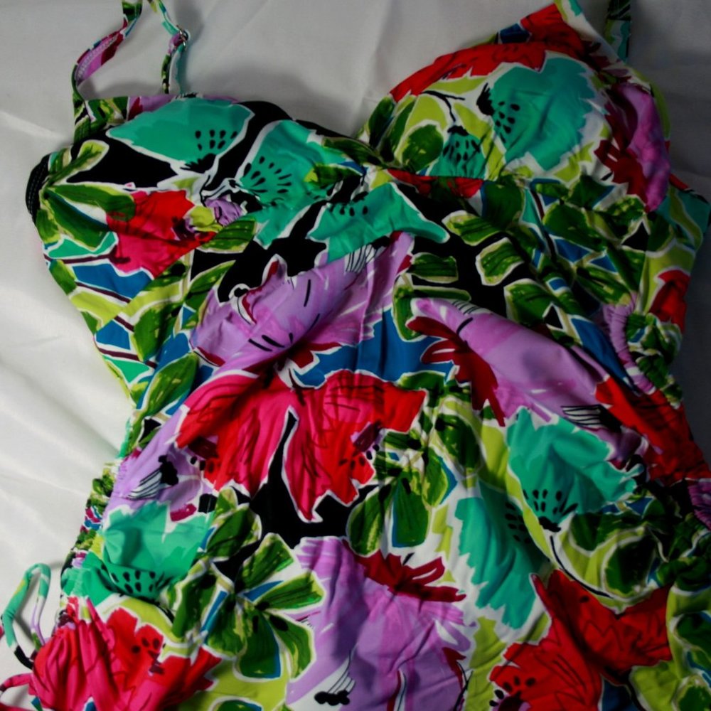Island Escape Women's 2 Piece Swim Suit Size 14